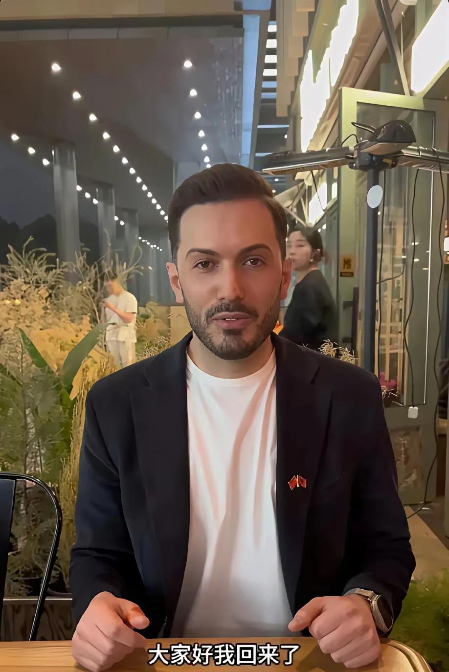 罗兰多起诉，阿尔巴尼亚这里，只要有事实婚姻，又有邻居证言，有娃。在那边打官司胜诉