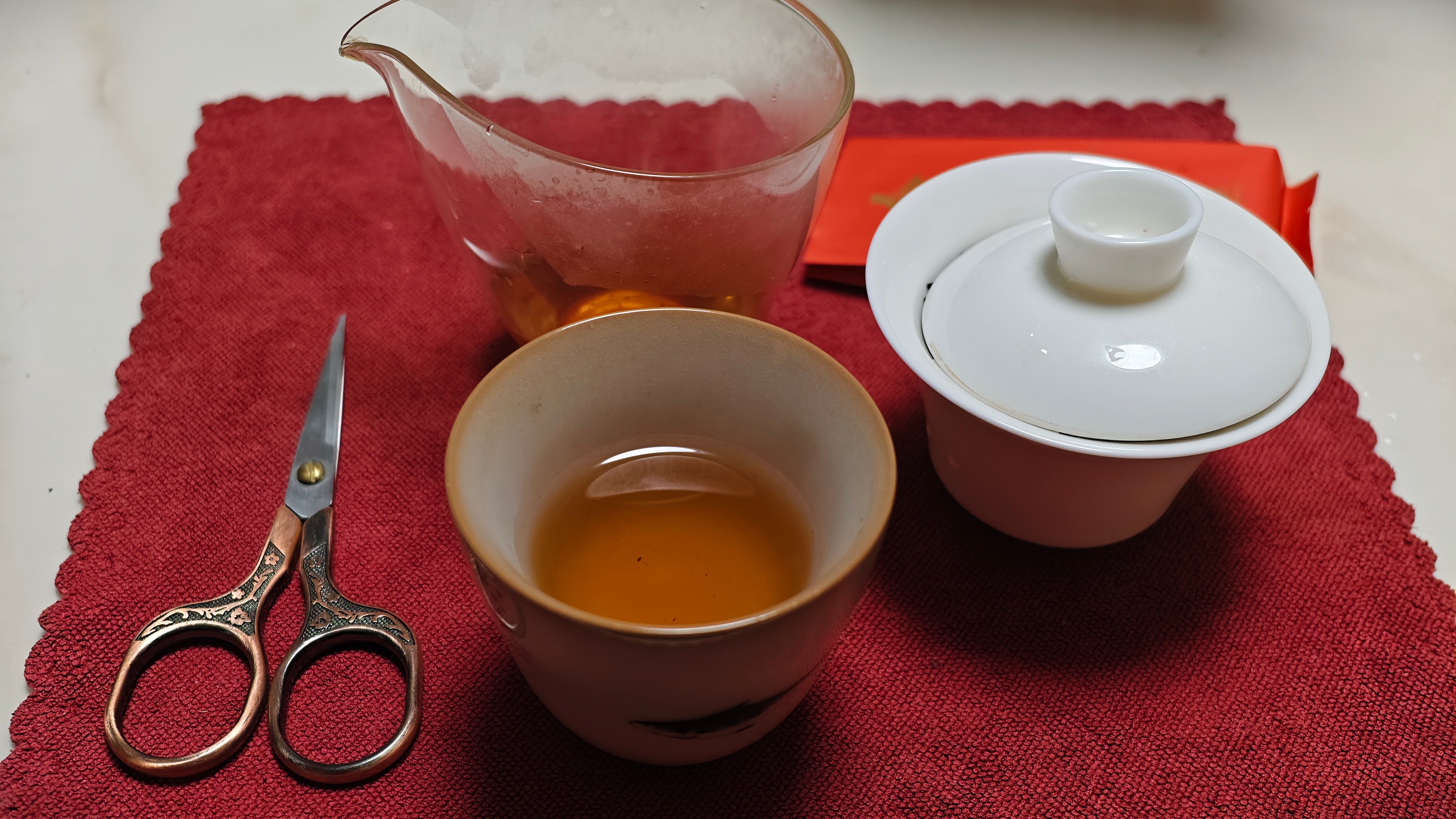 缓一会儿，喝个茶，听个曲。岩茶，的金奖大红袍