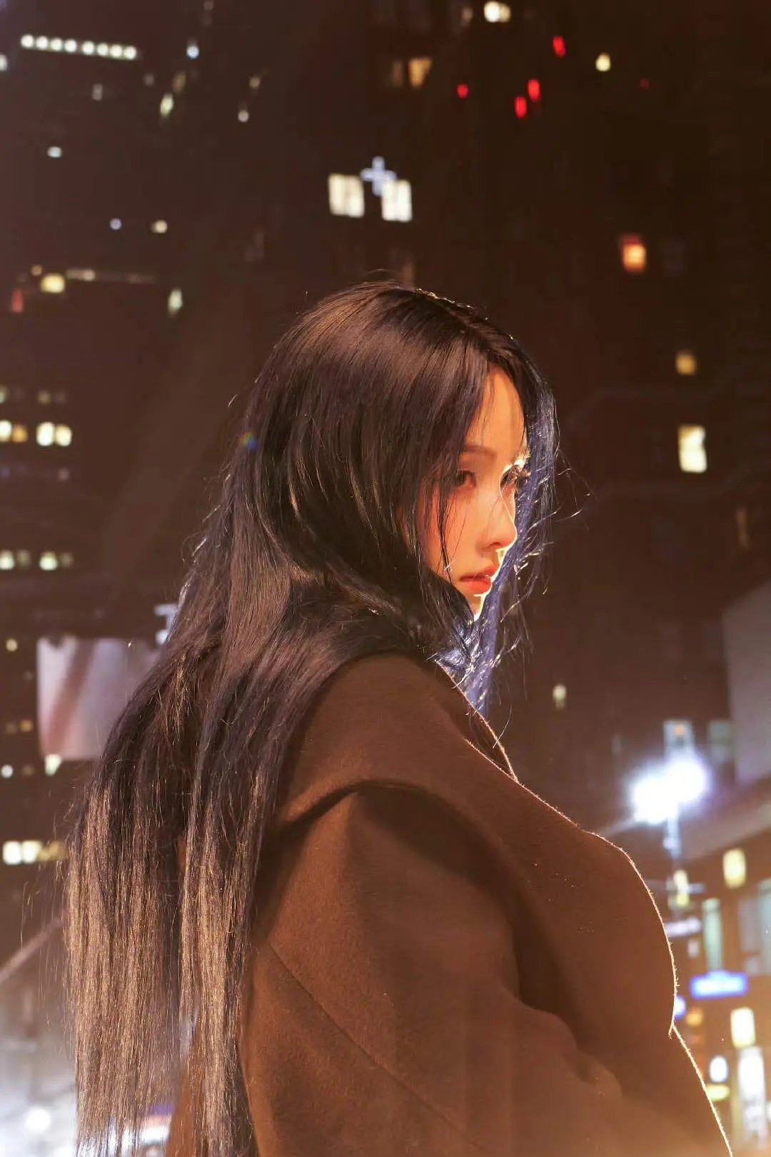 陈都灵Wonderland闭年刊杂志封面来了，摄影师好会拍这几张老公感太重了 姐