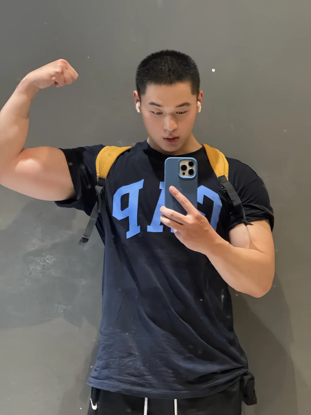 别找那个男的了 行不行？