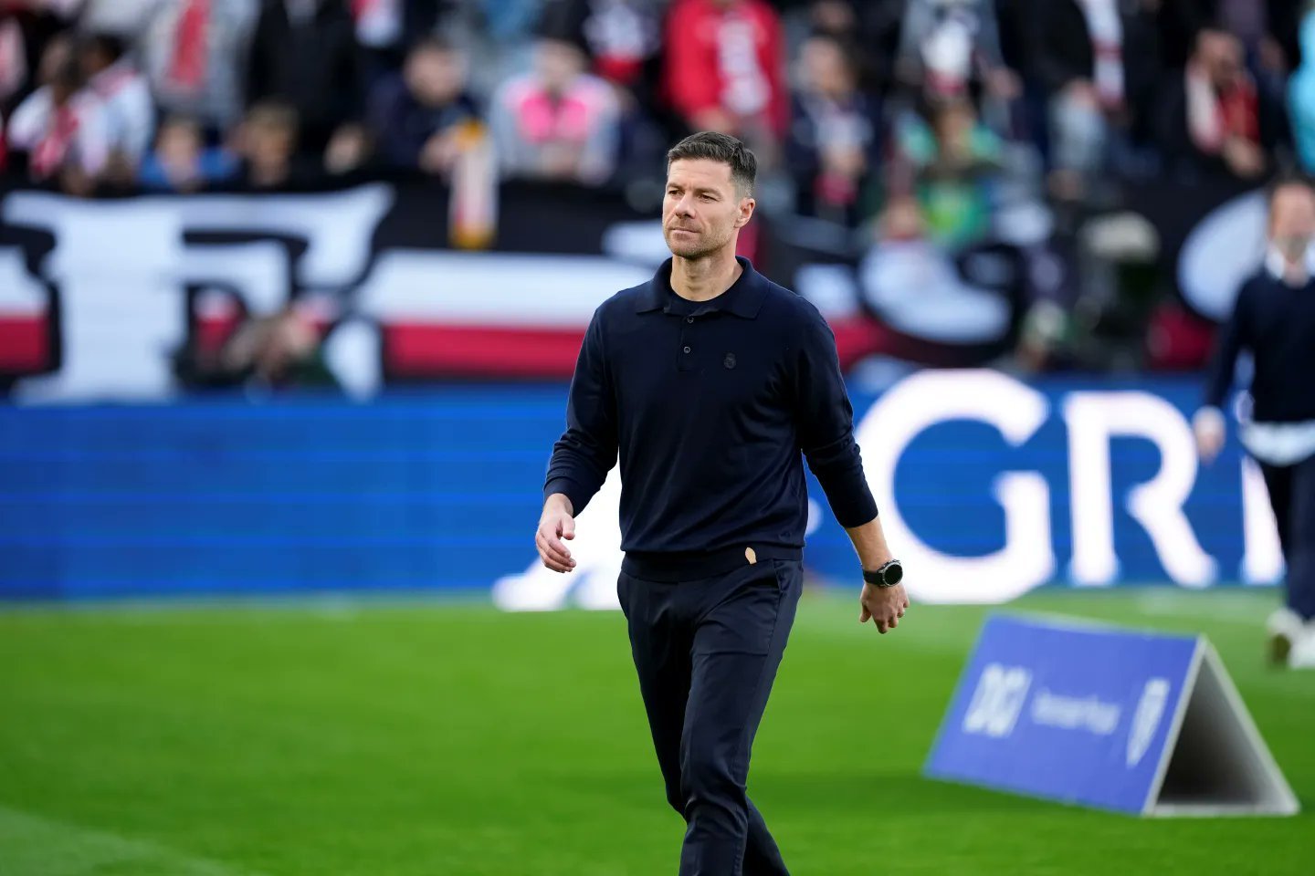 马卡报：一场失利和一场平局之后，阿隆索成了众矢之的。所有人的目光都聚焦在阿隆索身