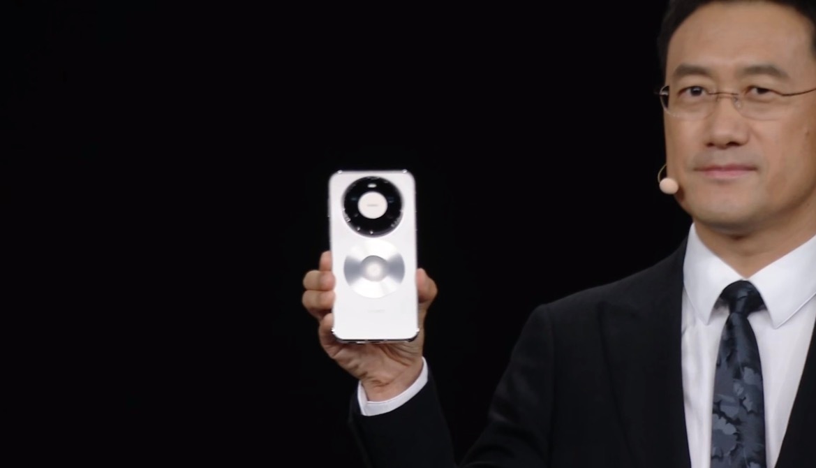 华为春季全场景新品发布会 华为Mate80 风驰版。 