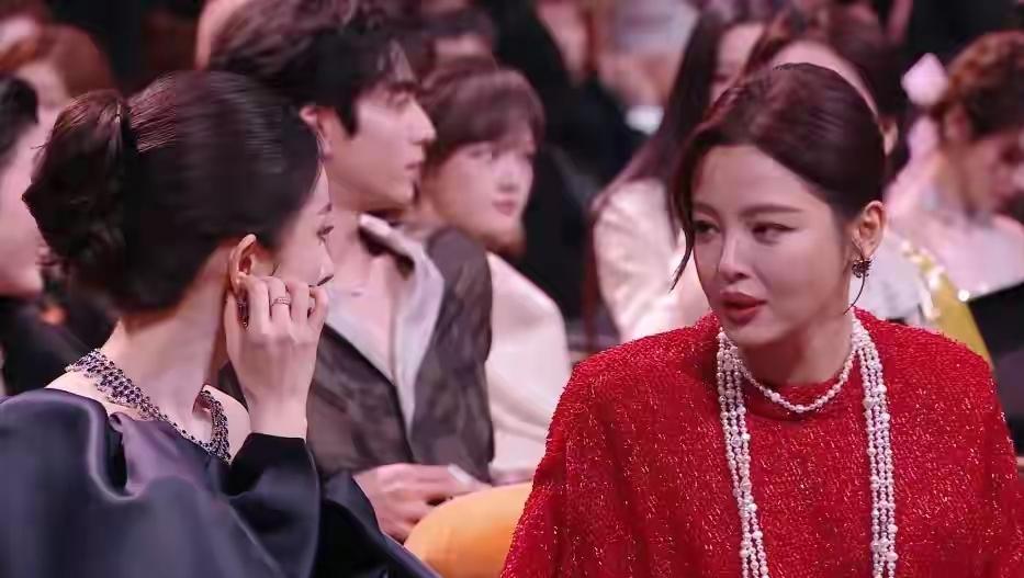 微博之夜，这样下去的话，以后谁还会去参加，最后可能都会成为众矢之的。

在这场盛