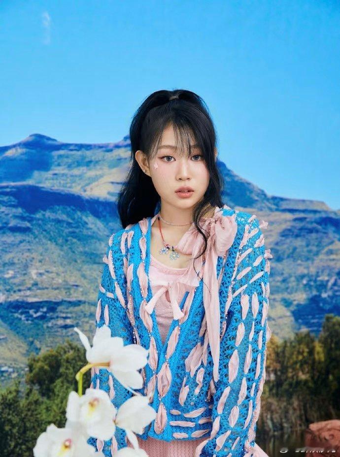沈佳润05后营业原来是这样 小沈阳女儿沈佳润是来炸场的吧？05 后营业这么超前的