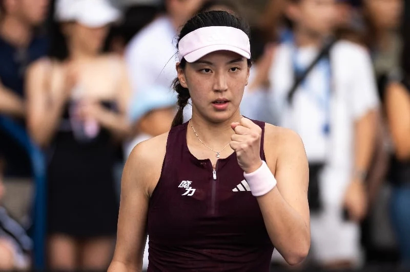 下午约14:30，在解说新加坡500赛8强：王欣瑜vs普罗佐洛娃王欣瑜去年就在新