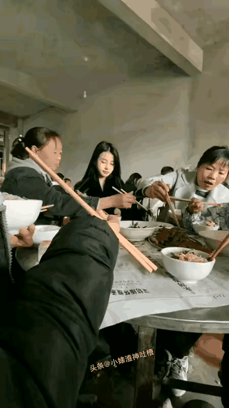决定帮她抢吃的[捂脸][捂脸][捂脸]