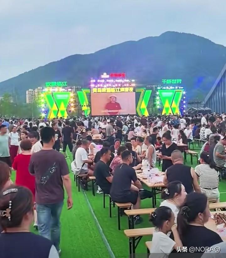 二零二六年七月三十一日，十九时，吉林省临江市青岛啤酒节在江心岛公园隆重开幕！
