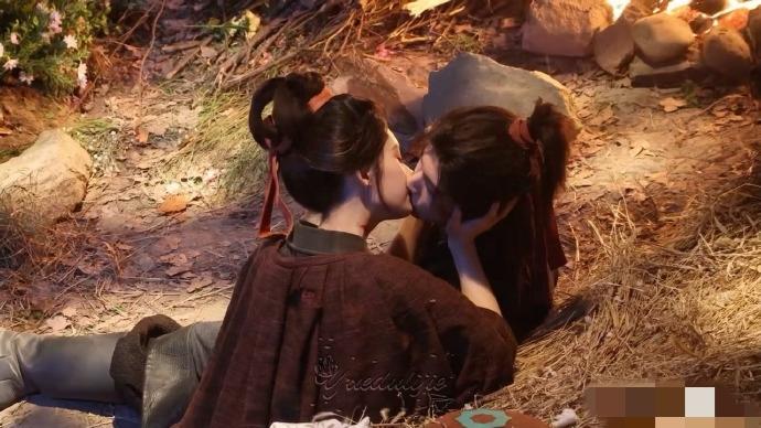 张凌赫林允《归鸾》篝火吻戏曝光！水灵灵的氛围感直接封神

张凌赫和林允《归鸾》的