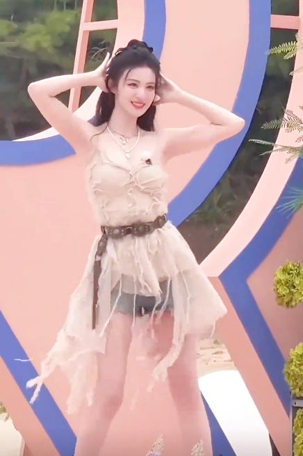 风华正茂美少女，笑看花开花落时。晒图笔记大赛 看看气质女神的穿着搭配吧 甜美小仙