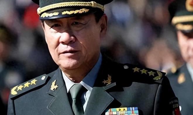 晋升上将要满足哪些条件？

在过去很长时间，军官要想晋升为上将，必须同时满足两个