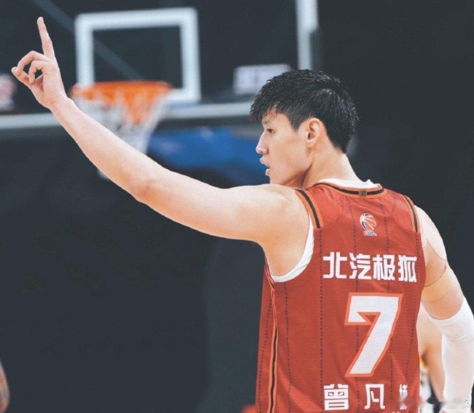 曾凡博cba 媒体人：曾凡博注册尚未完成；陈盈骏受伤缺席&周琦有望复出。北京时间