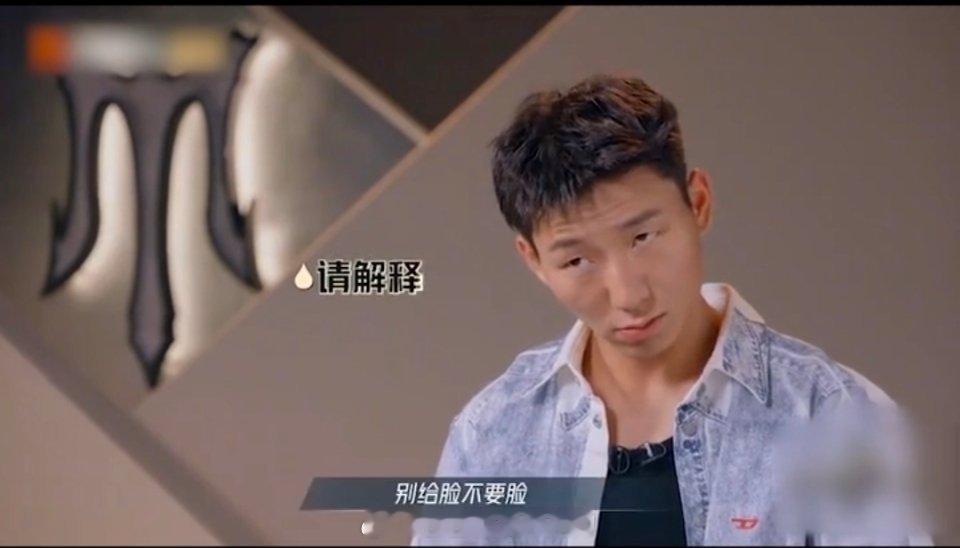 阿如那参加的是“劈哥哥”吧？一副刀人的反派脸，一副惊人的戏嗓，最后却成从莽村体育