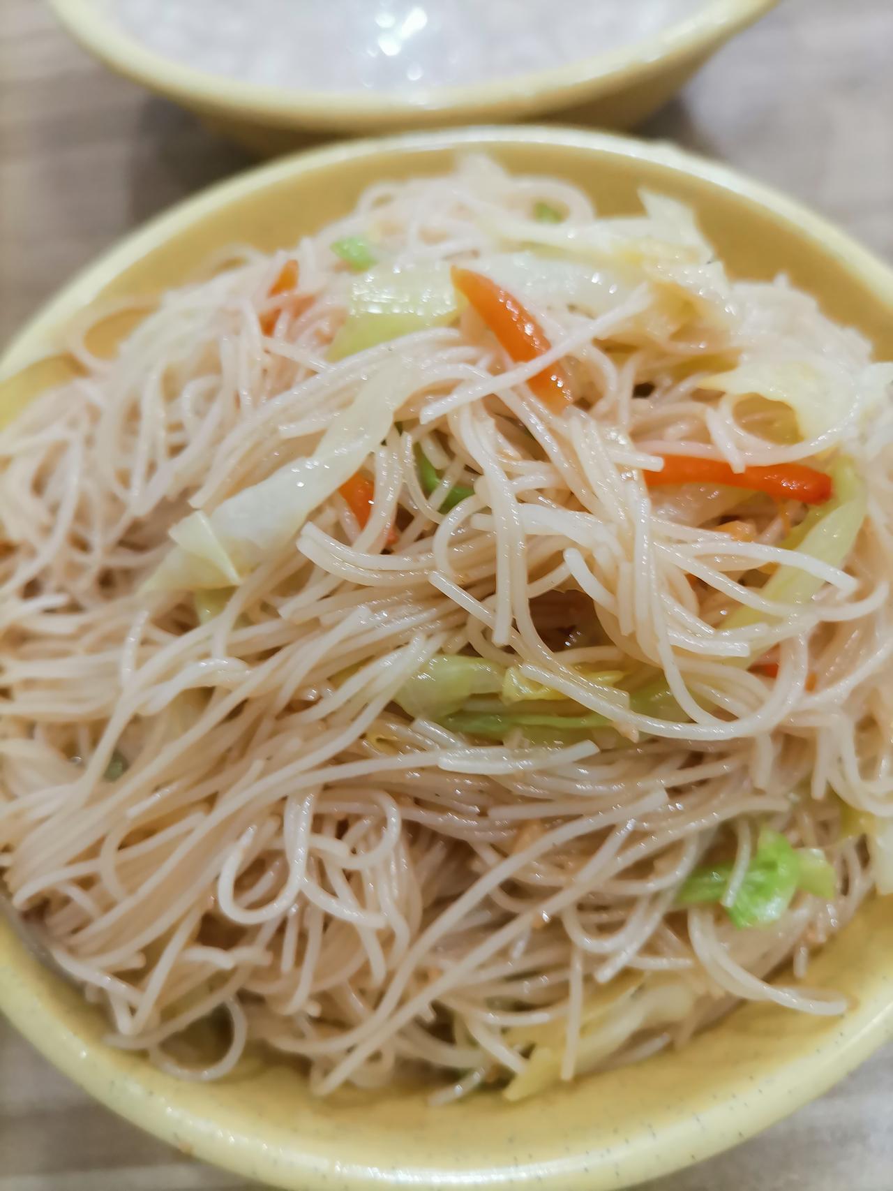 长乐的炒米粉和花生汤，简直是美食界的神仙组合！
炒米粉那叫一个香，米粉Q弹有嚼劲