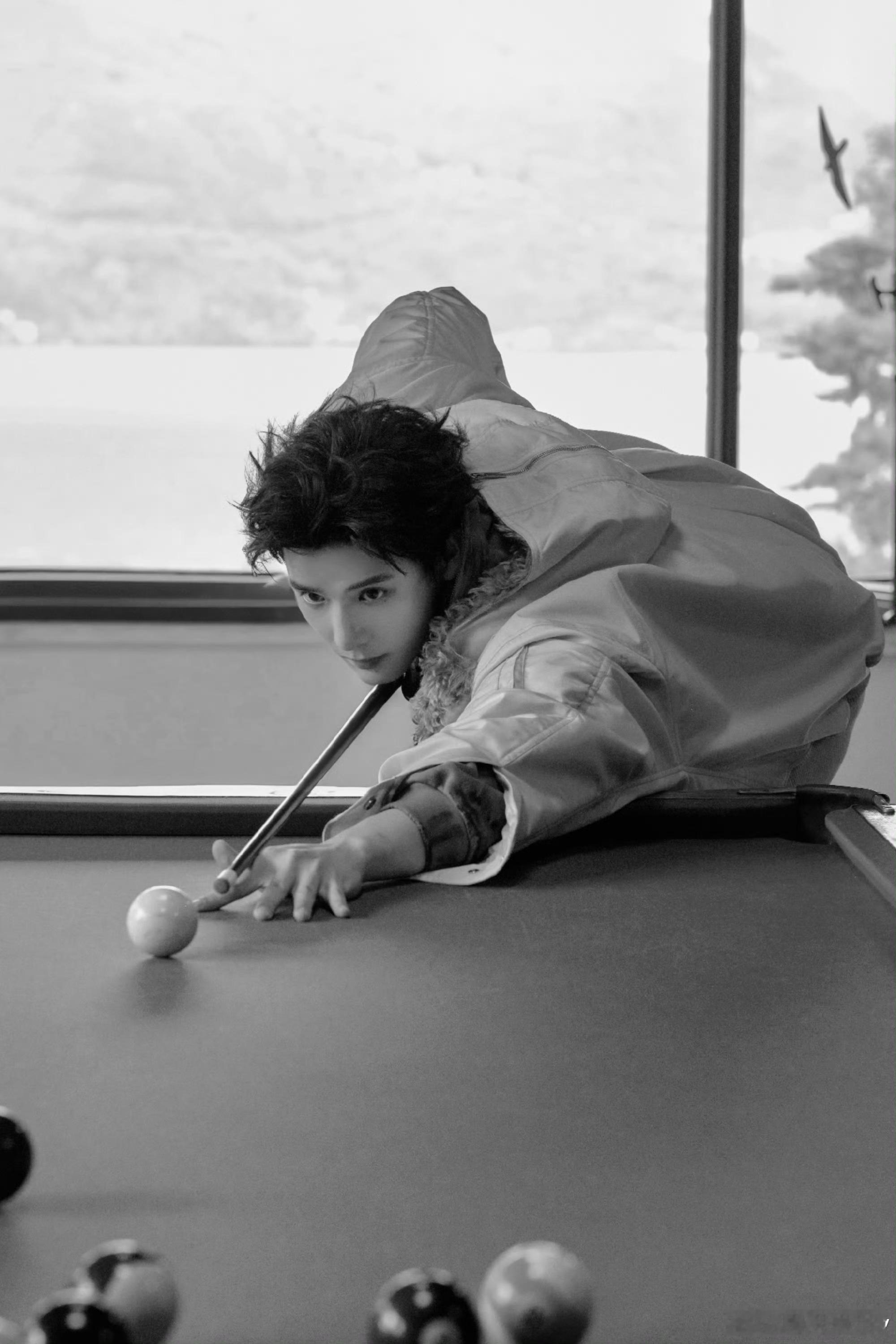 王安宇不仅仅是文艺帅哥了，私下气质是老钱风，确实很吸引人