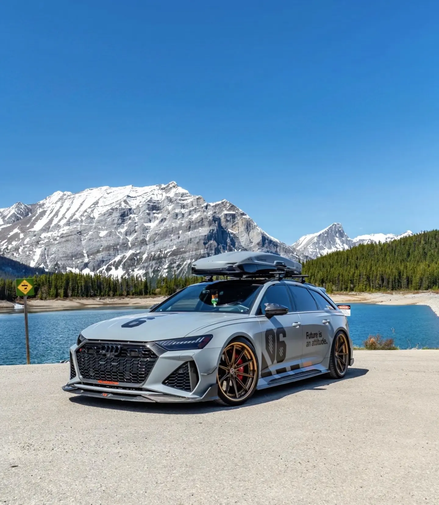 “真神降临，地表最强瓦罐 rs6”🏎️。