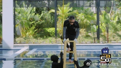 范志毅空中灵活的猴给李乃文放进行曲就敢荡绳了 三米五高台一跃而过，范大哥这猴劲儿