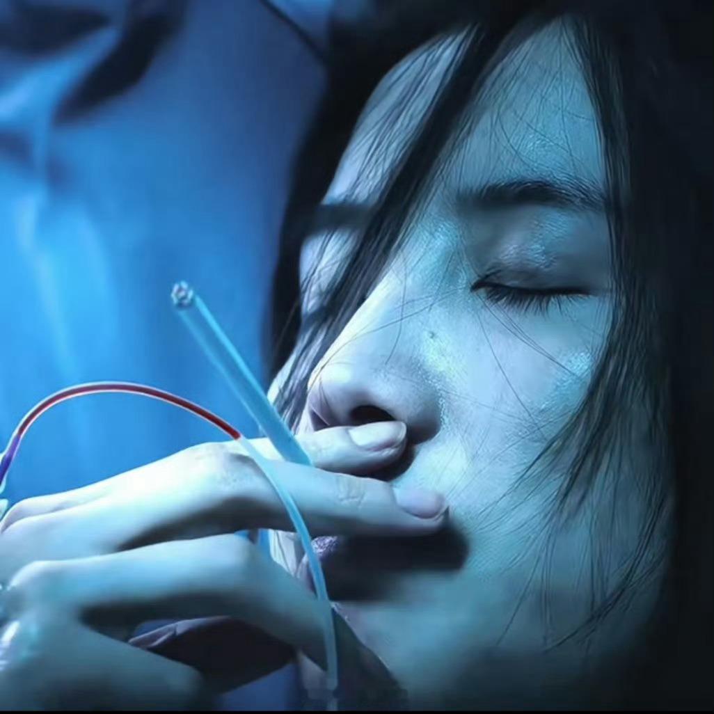 【宋佳】吸🚬  回血 苍白的脸 近乎神经质的震撼和美丽 ​宋佳圣罗兰造型太权威