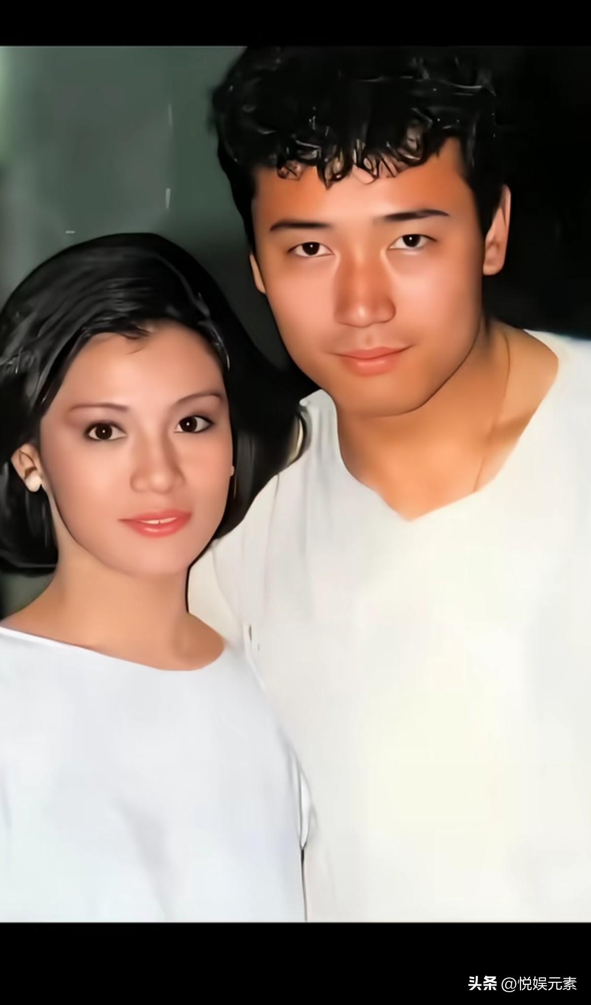 演完《射雕》的杨康好像就消停了， 
这年龄大了， 又成功翻红，
苗侨伟真是帅了一