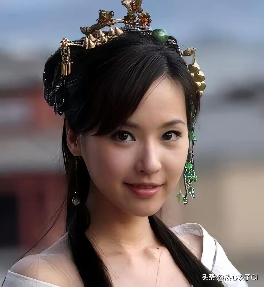 吴佳尼在直播中说，自己很累，两个儿子一年开支上百万，前夫马景涛只提供学费！有多大