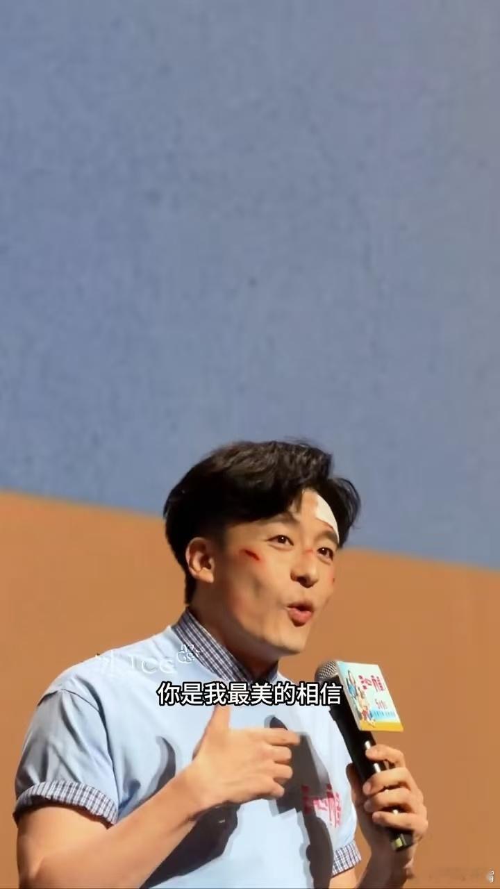 孙艺洲唱跳心愿便利贴果然大家都在陪李小冉胡闹 孙艺洲路演唱跳心愿便利贴 临场反应