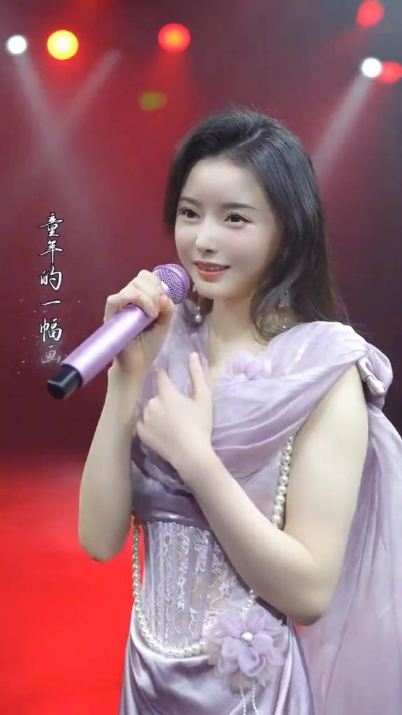 风儿吹杀了童年的一幅画，你陪着我在那过，你为我乖下那朵花。