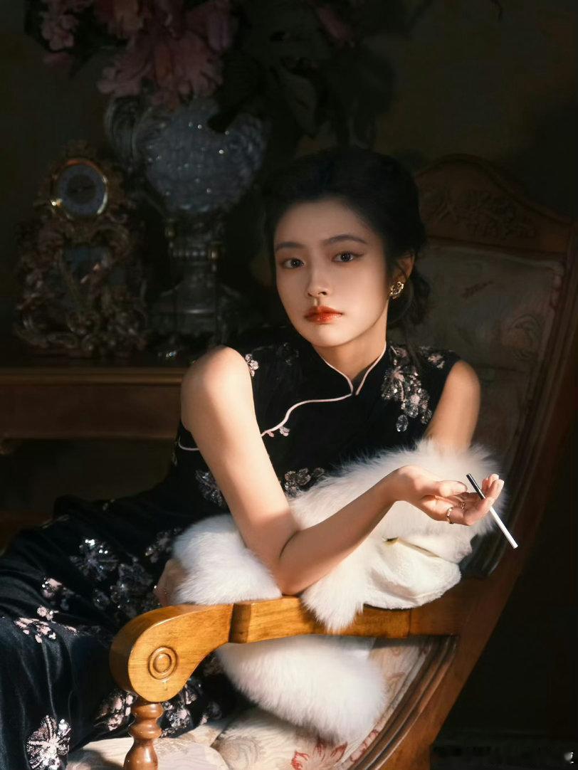 徐若晗民国女学生好对味徐若晗就这个民国味爽🪞一眼代入民国校园，徐若晗的学生扮相