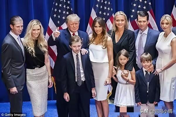 据说，伊朗将特朗普家族的照片挂在了网络上。不少网友觉得，伊朗此举是在提醒特朗普，