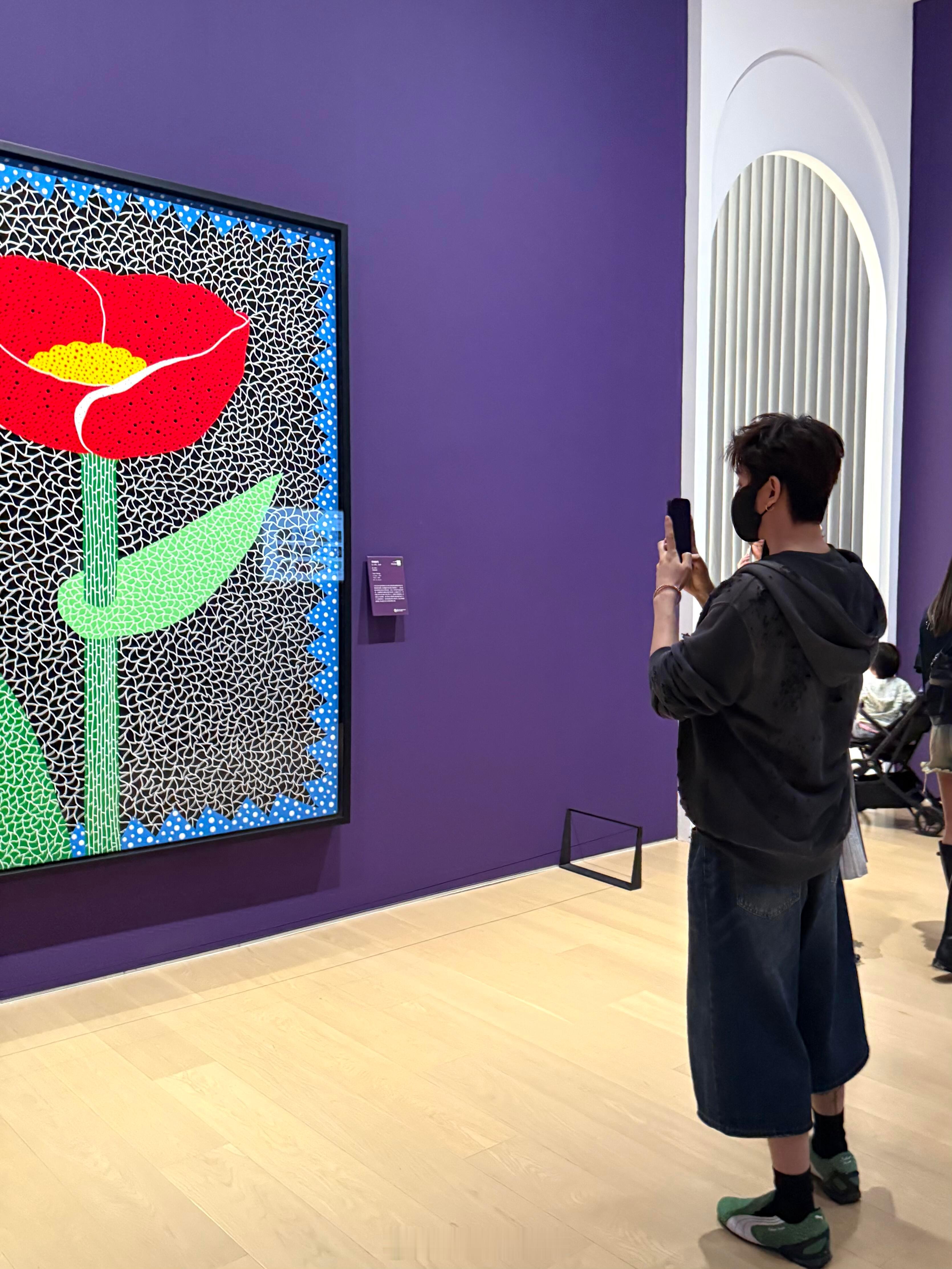 就这样偶遇了外面一堆粉丝想见的人！南京德基美术馆偶遇了邓为邓为逛南京德基美术馆