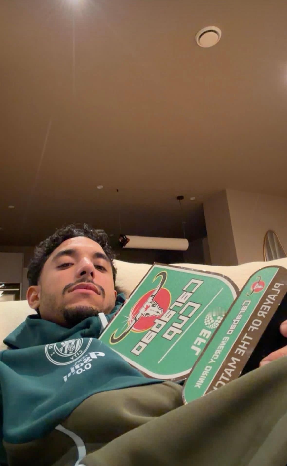 梅开二度的马尔穆什荣膺全场最佳球员🏆 