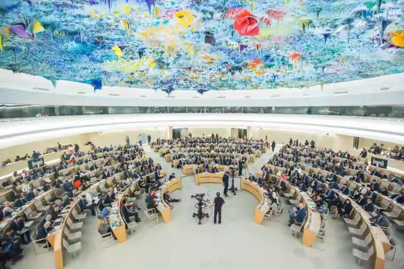 联合国交锋，8方联手围堵中国，中方挨个算账，英法德澳都跑不掉联合国人权理事会的会