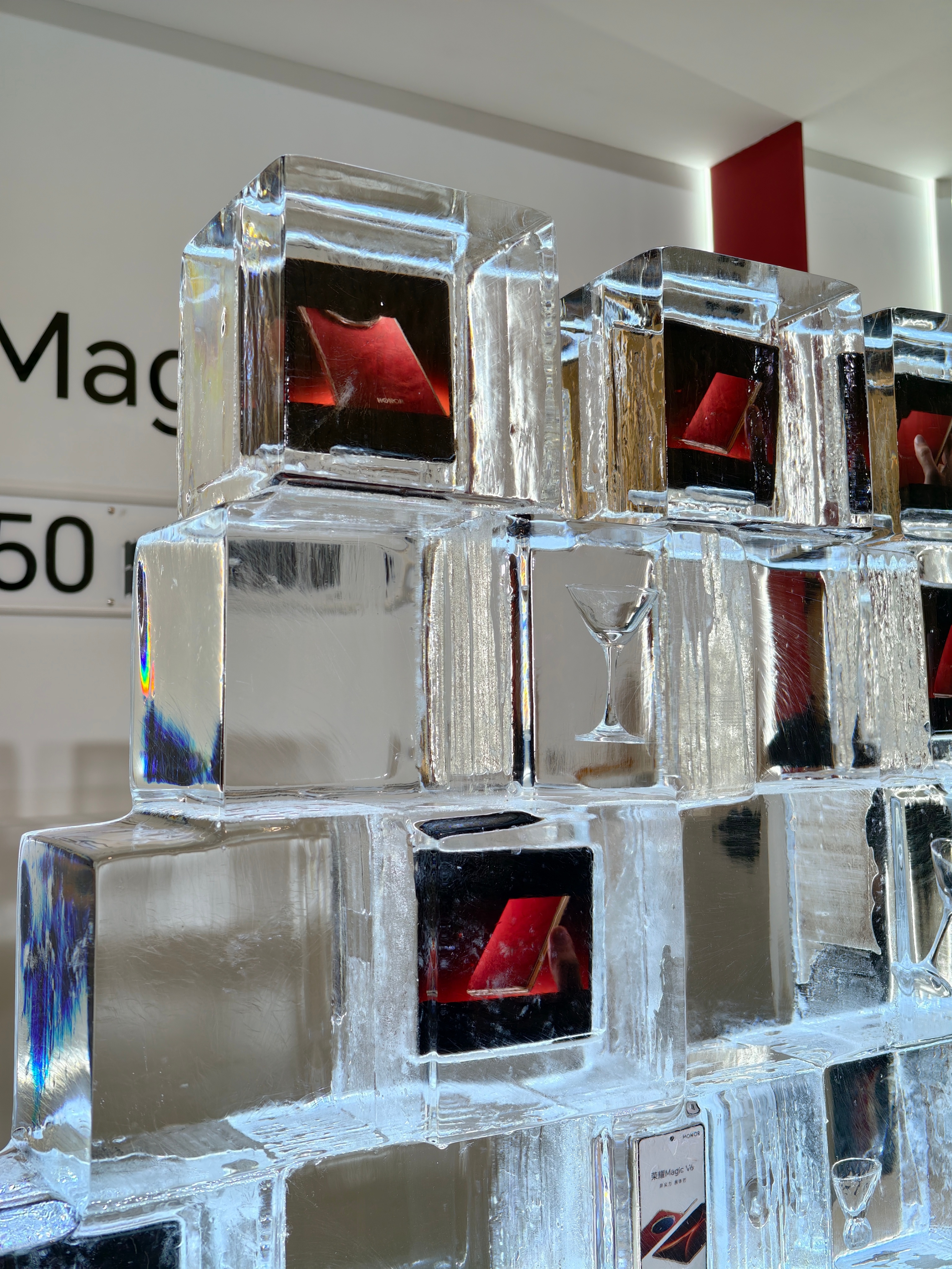 荣耀Magic V6挺能整活哈 