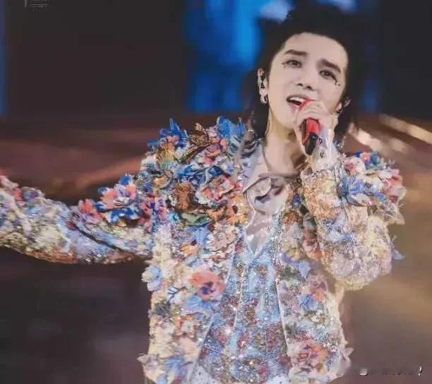 华晨宇：神秘家境被扒出！爸爸是银矿老板，一年收入超10亿！


华晨宇，大伙儿的