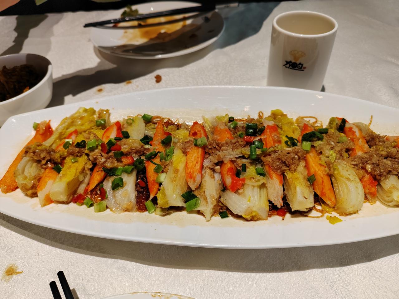 这是天津菜餐厅的菜品，符合普通天津人的口味，咸鲜口，到了节假日非常火爆，在天津开