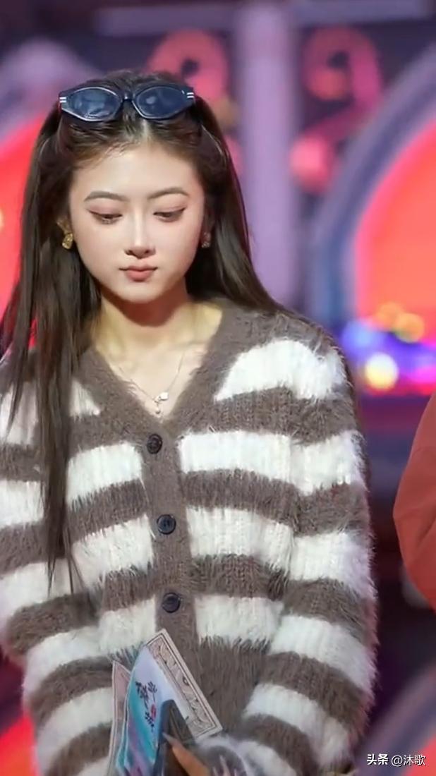 来自山西21岁太原漂亮的女生跑去王婆说媒去相亲，多少有点瑕疵，有颜值，有身材要什