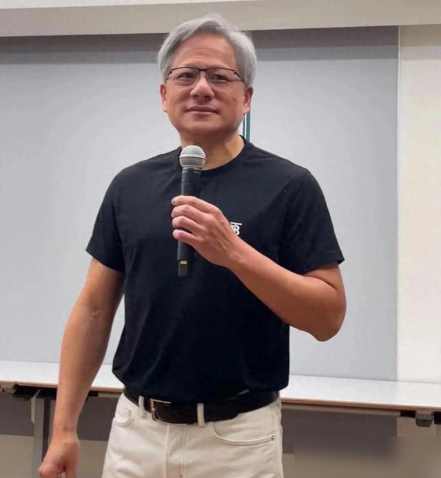 难怪有人常说，华人要是和白人结婚，到了第三代基本就看不见华人的样子了。

之前刷