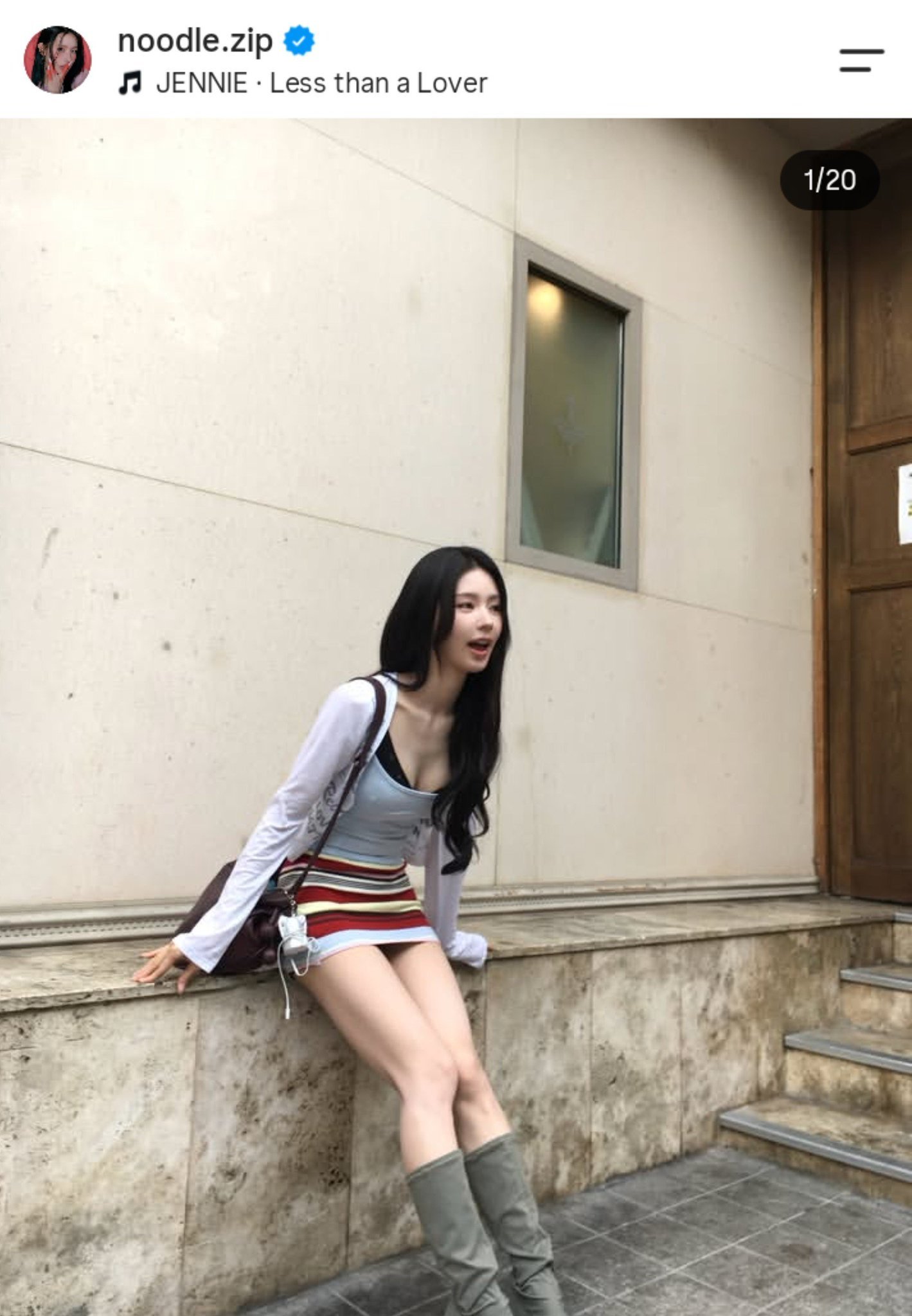 Miyeon赵美延 在她最新的 Ins帖子中使用了 JENNIE 金珍妮的Les