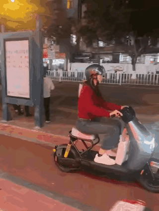 新国标电动车上市了，原来的旧国标车都不给卖了，本来打算年底把自己骑了好几年的电瓶