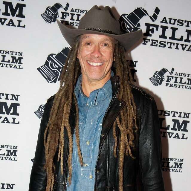 图一那个男人是蒂姆邓肯他哥哥，斯科特邓肯，是美国那边热门的一个电视节目《幸存者》