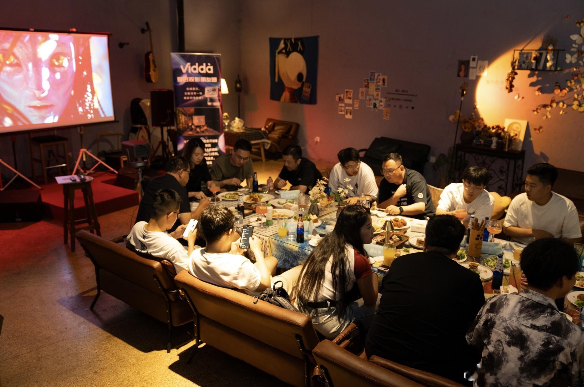 昨天去参加了Vidda在青岛的线下活动，这个品牌是海信旗下的年轻品牌，最近有看欧