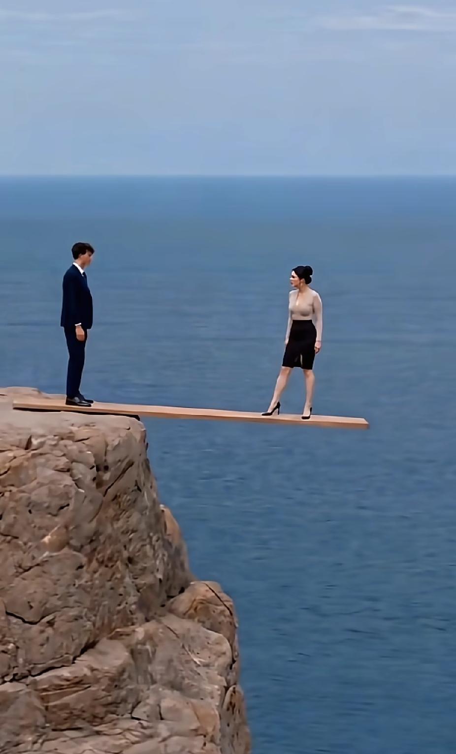 单位里来了一个00后的漂亮小姑娘。
看见我在电脑上画图，好奇问我：阿姨，你今年多