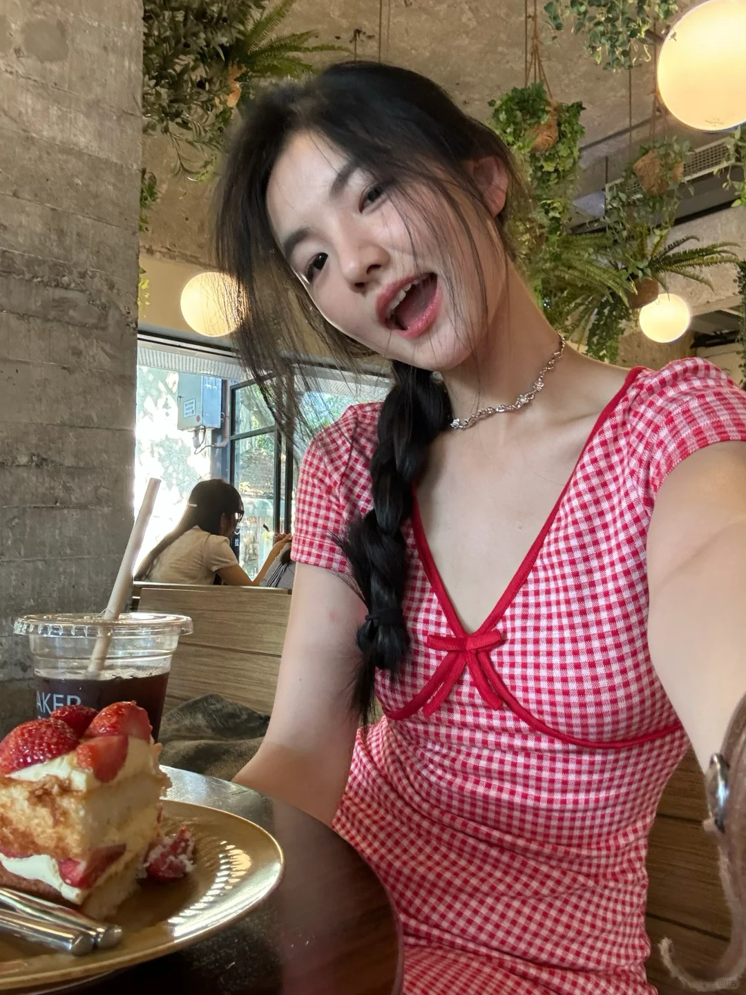 一条粉红色连衣裙