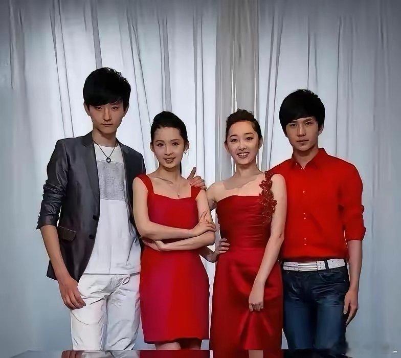 谁能想到当年的这四个小孩儿，现在已经火得不得了了哦。。