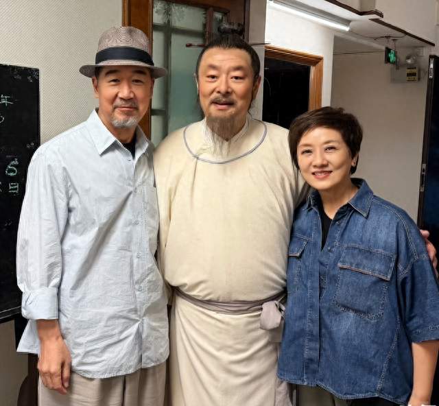 张国立罕见激动发声，濮存昕冯远征同台，3人关系曝光引热议！