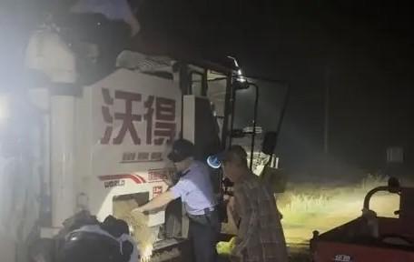 这事儿估计要火到人民日报了！
5月24日凌晨1时许，
湖北襄阳市东津派出所所长肖