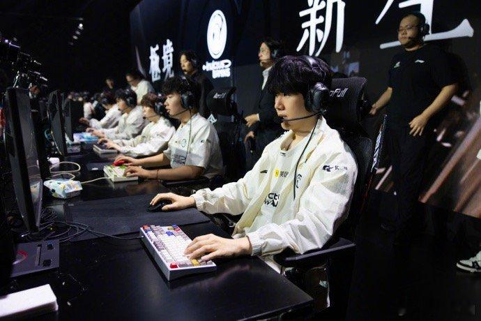 【iG关关难过关关过，iG完成1穿3闯入季后赛前4】9月6日，LPL 季后赛败者