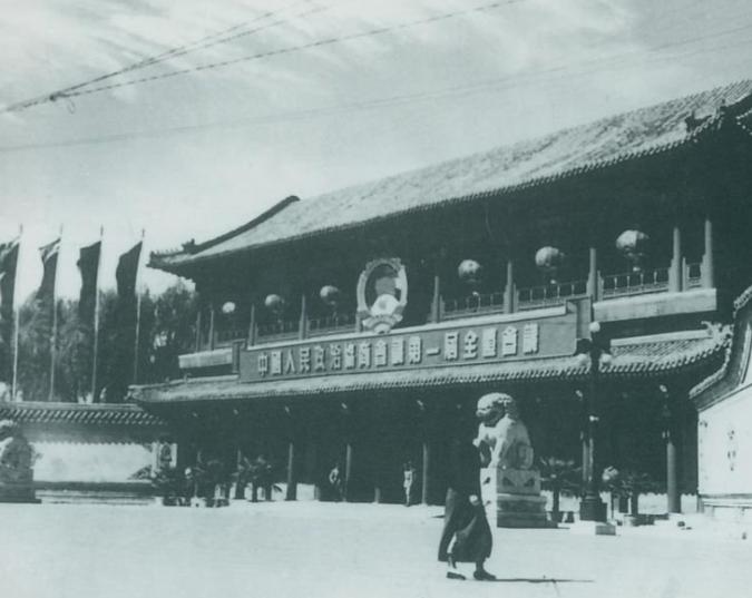 1840年鸦片战争，西方列强用坚船利炮撞开中国国门，古老中国一步步沦为半殖民地半
