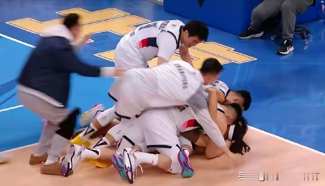 爆冷！没想到，山东男篮这么“牛”，居然把北京北汽“拉下马”。
绝杀！昨晚，北京主