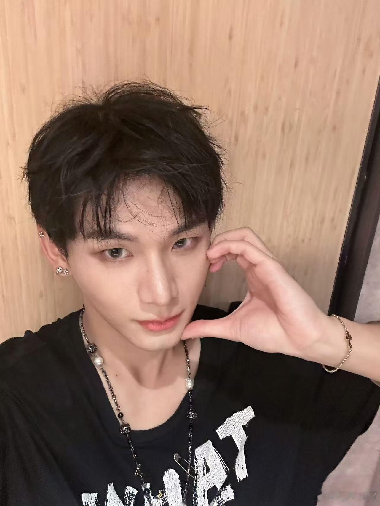 姚琛不上跑男吗 综艺里难得的速度向名场面，姚琛全速冲刺的样子太吸睛，想象他对战郑