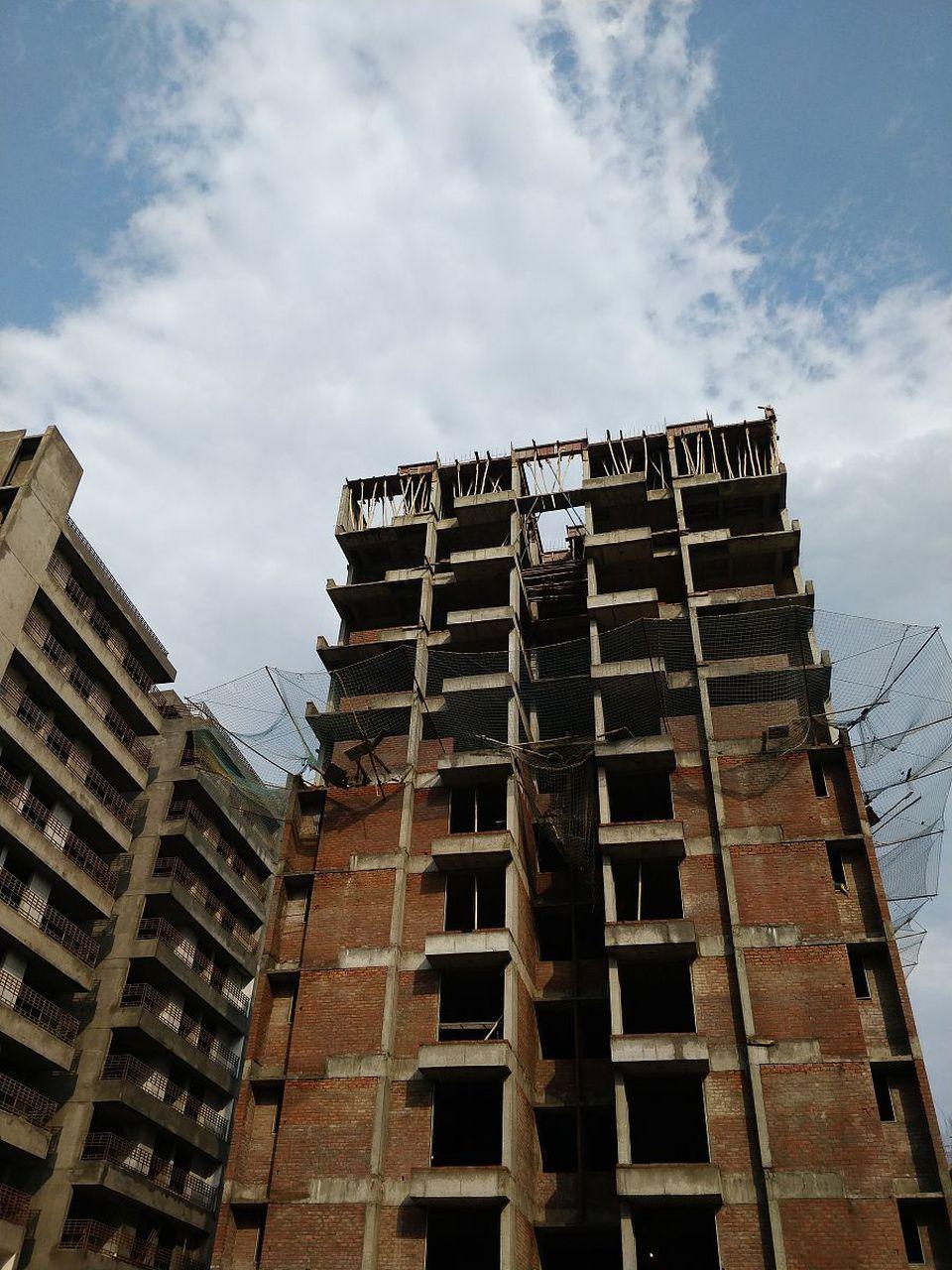 期房是期货吗？
孩子想买期房，
说便宜点，
我老公死活不同意，
说宁可买贵一点完