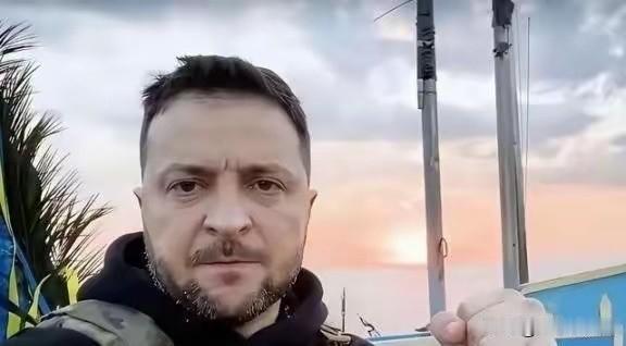 乌克兰战争打了整整五年，最讽刺的事情发生了!
​​泽连斯基的支持率从91%跌到谷